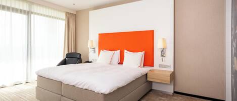 Superior-huone | Tallelokero huoneessa, työpöytä