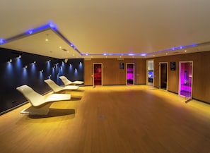 Sauna, steam room