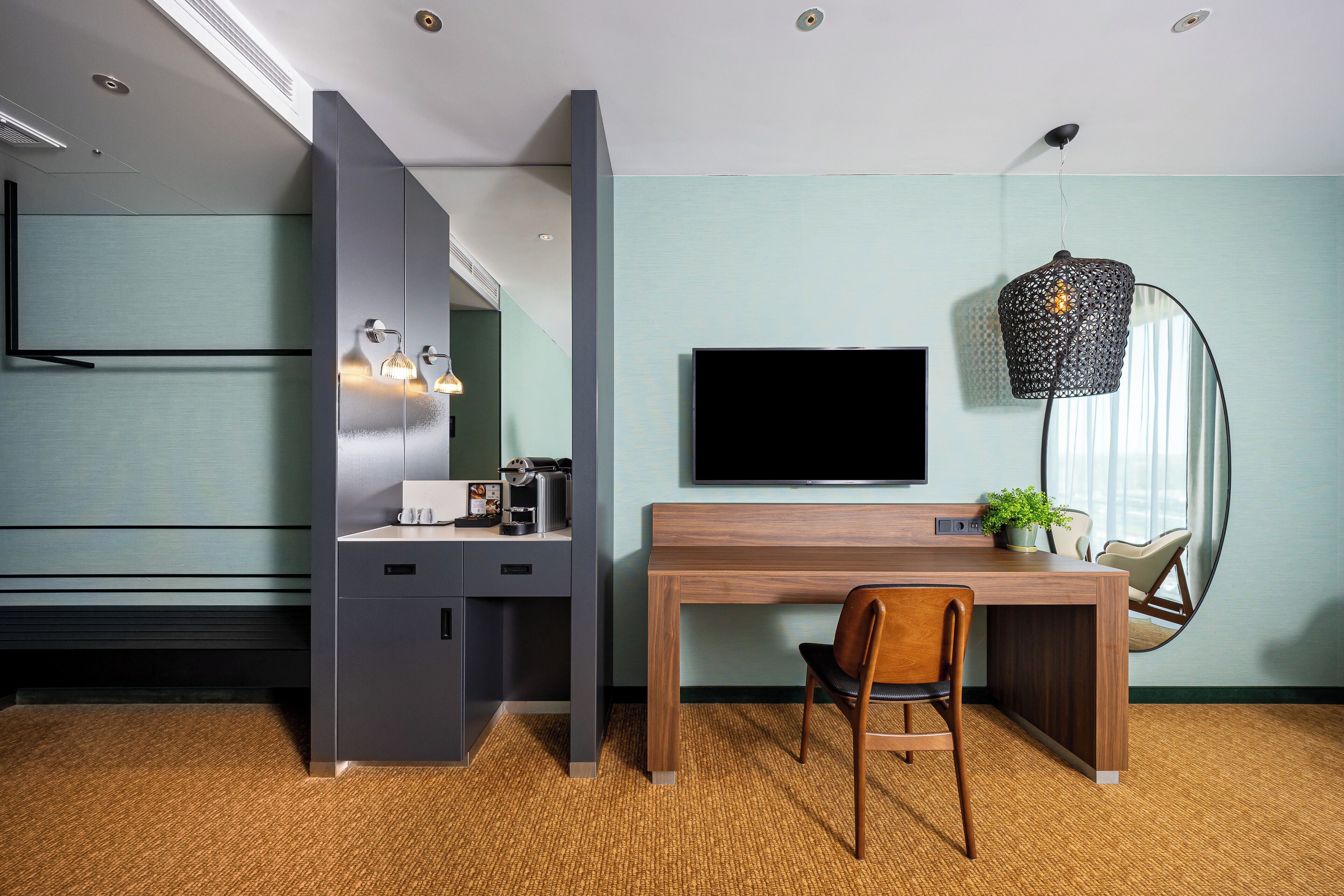 deluxe double room | 1 bedroom, in-room safe, desk, laptop workspace