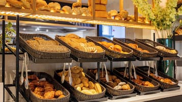 TĂ€gliches FrĂŒhstĂŒcksbuffet (22.00 EUR pro Person)