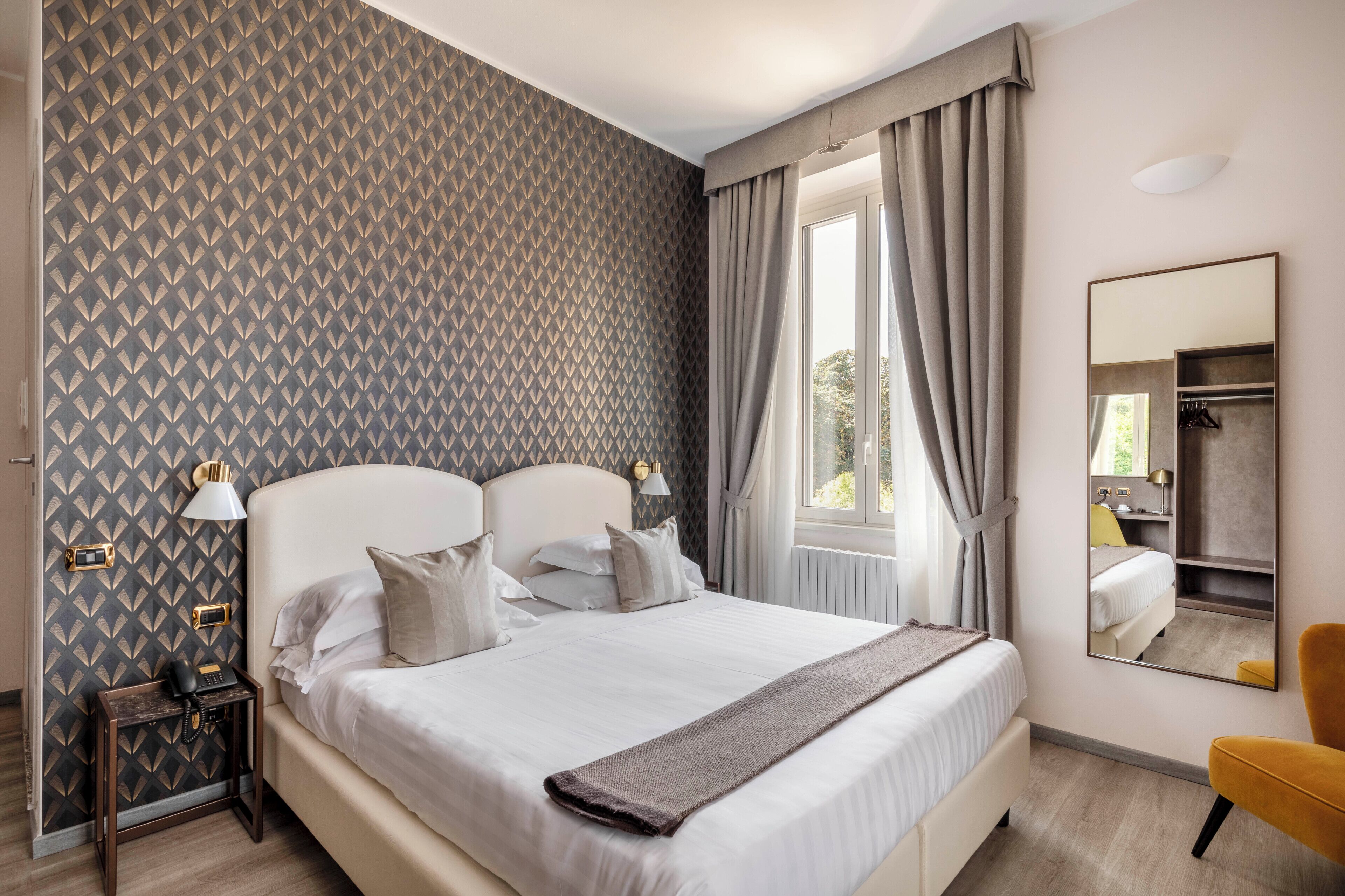 Phòng đơn tiện nghi đơn giản | Bộ đồ giường cao cấp, minibar, két bảo mật tại phòng, bàn 
