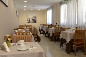 Daily buffet breakfast (EUR 8 per person) - Hotel Florence Milano (Milan)