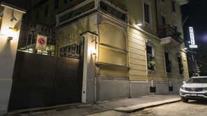 Estacionamiento: 15 por noche