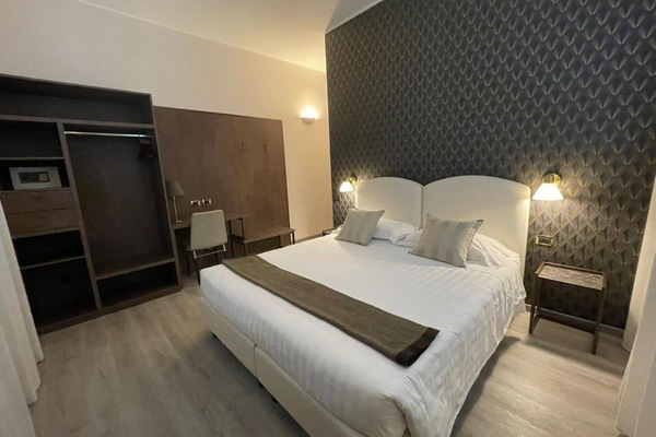 Hochwertige Bettwaren, Minibar, Zimmersafe, Schreibtisch