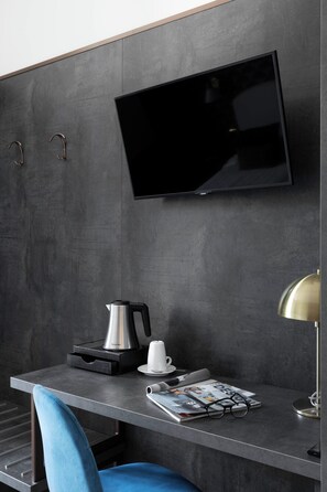 Comfort Double Room | Premium bedding, minibar, in-room safe, desk - Hotel Florence Milano (Milan)