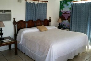 Iron/ironing board, free WiFi, bed sheets - Wanna Wanna Inn (South Padre Island)