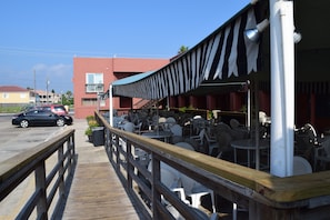 Lunch, dinner served; American cuisine, beach views - Wanna Wanna Inn (South Padre Island)