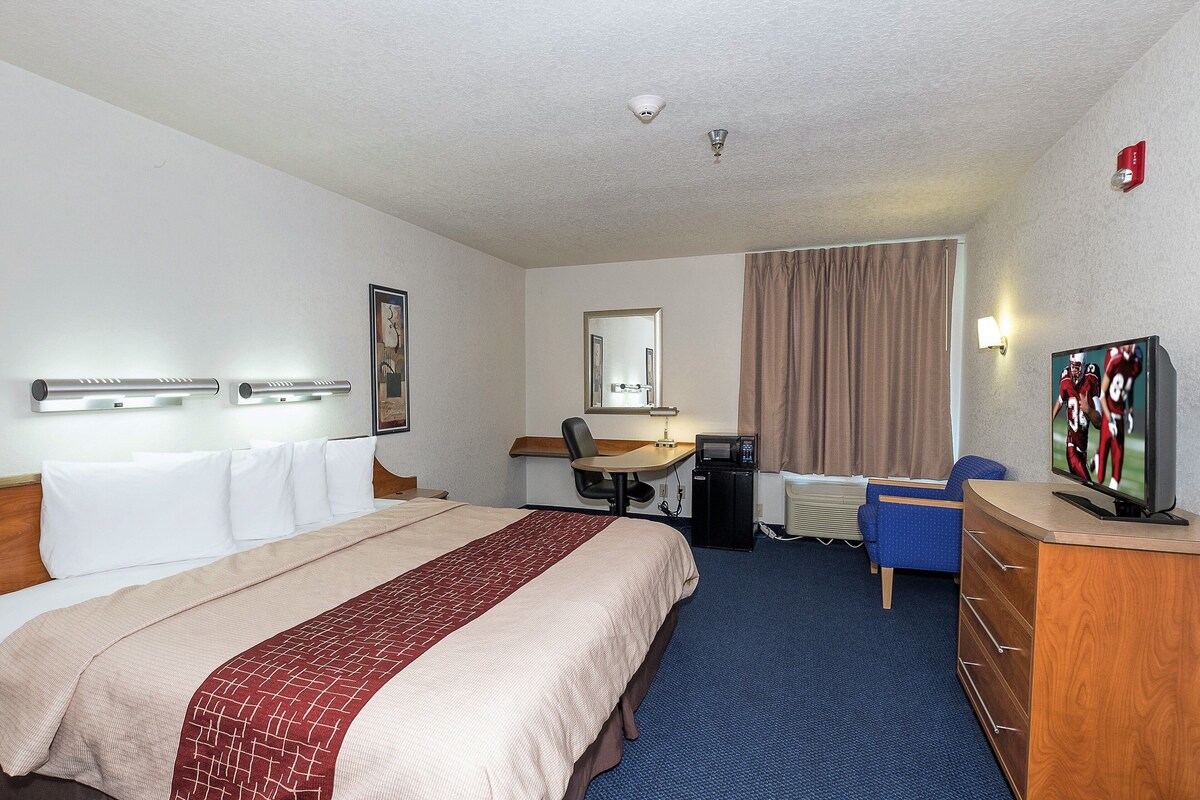 Free WiFi, alarm clocks, bed sheets