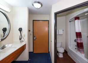 Hair dryer, towels - Red Roof Inn Jackson, OH (Jackson)