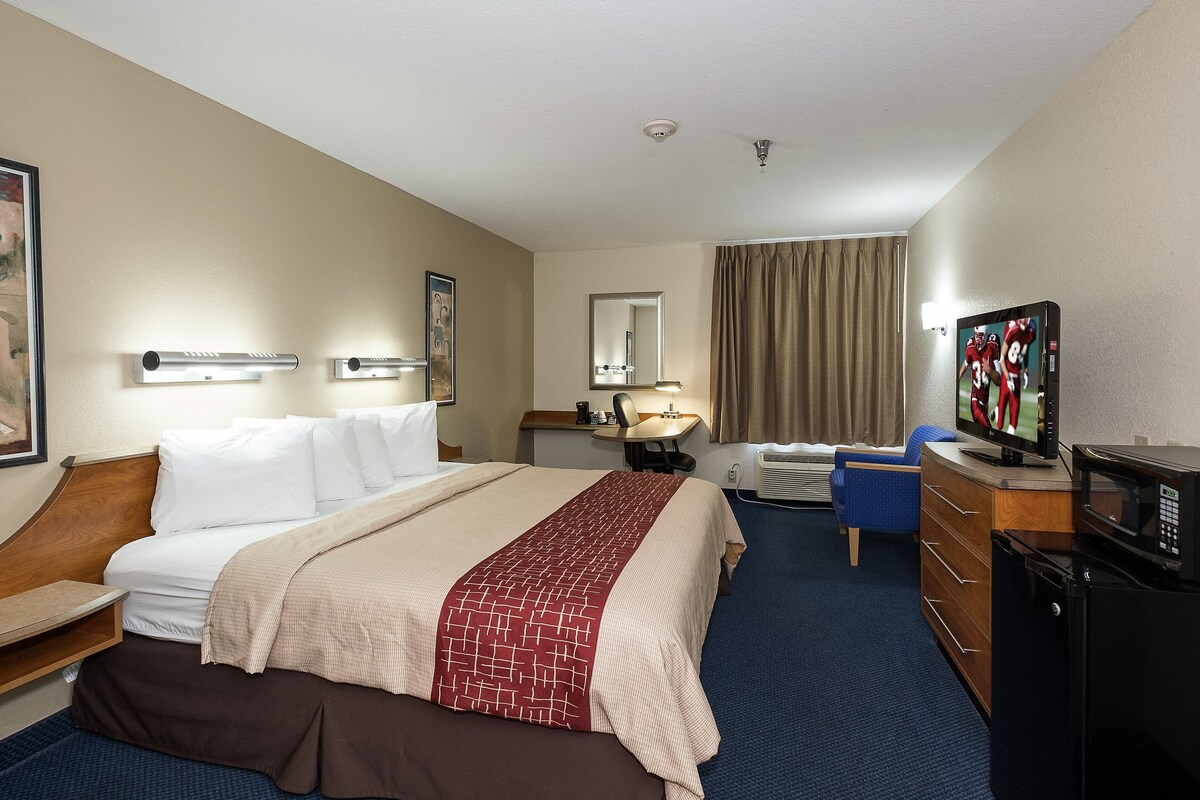 Free WiFi, alarm clocks, bed sheets