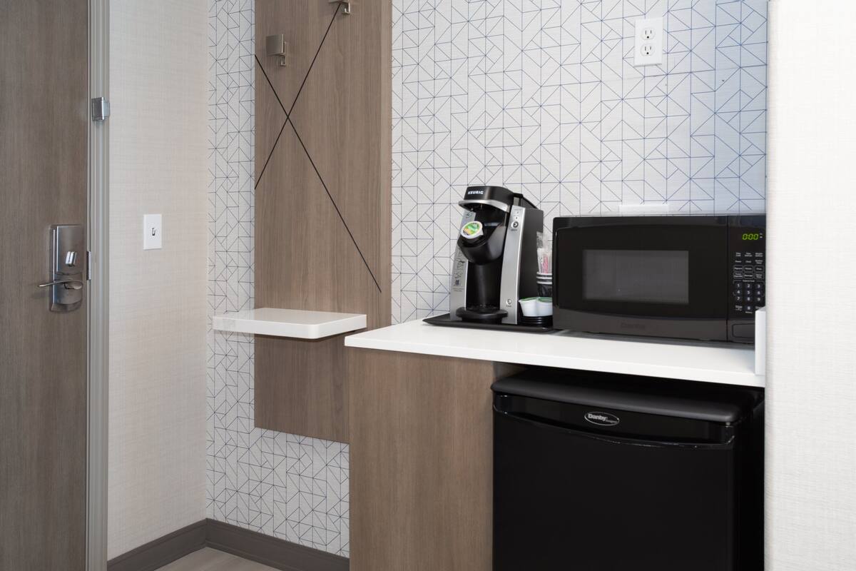 1 bedroom, hypo-allergenic bedding, desk, blackout curtains