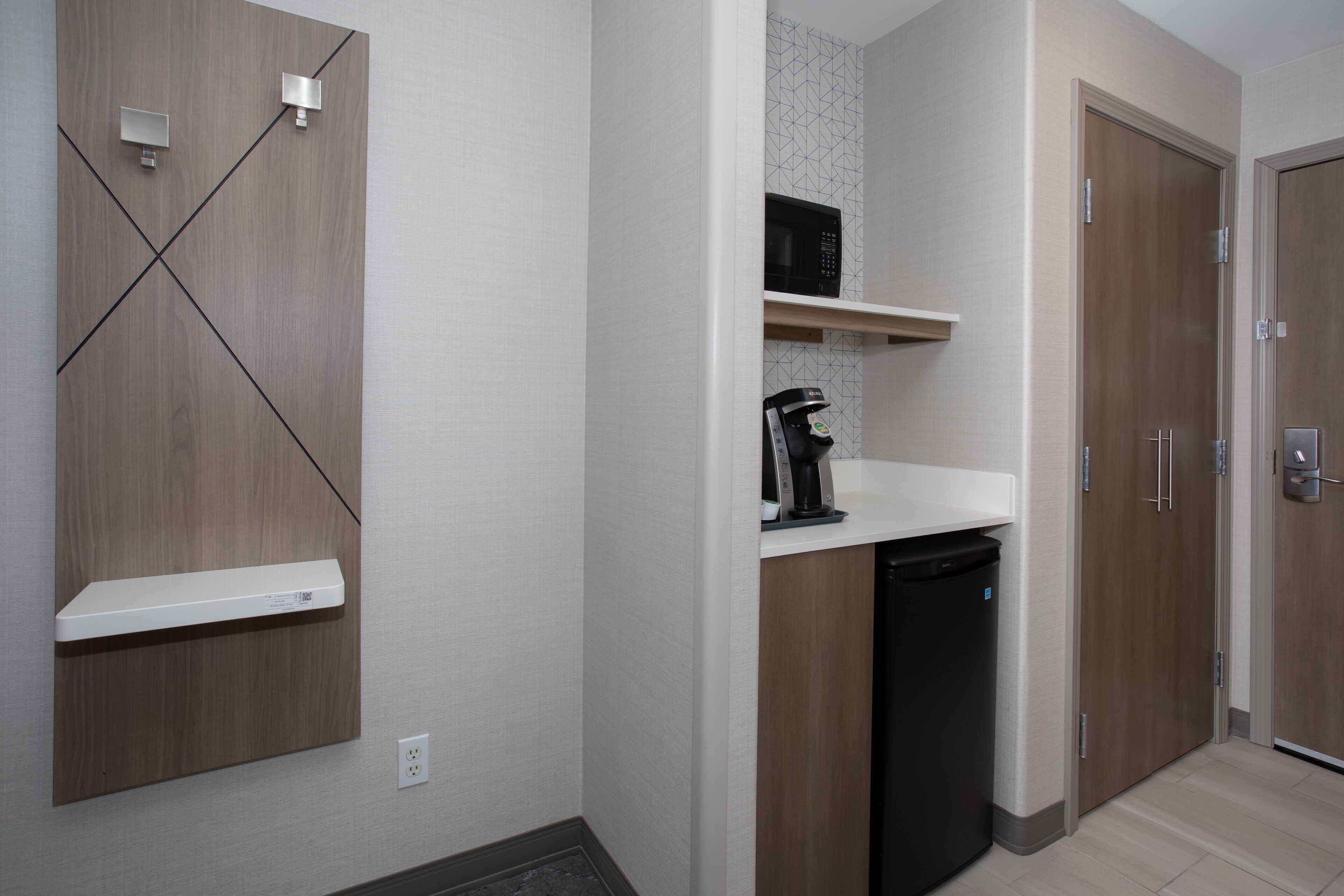 1 bedroom, hypo-allergenic bedding, desk, blackout curtains