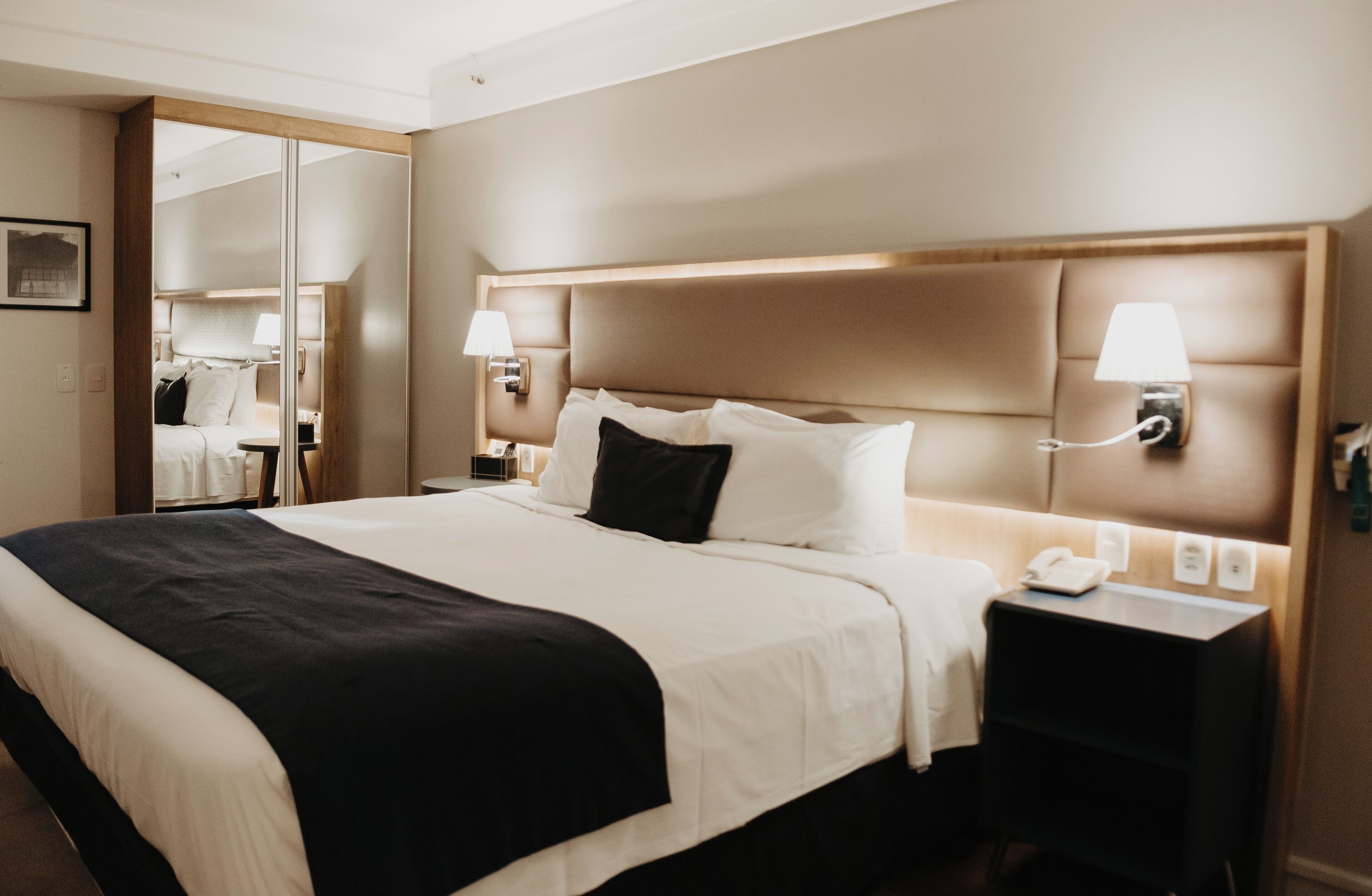 business room | minibar, in-room safe, desk, laptop workspace