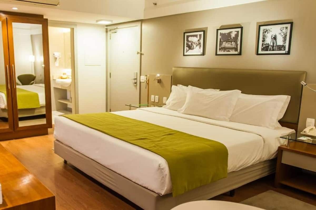 Minibar, una scrivania, postazione laptop, insonorizzazione