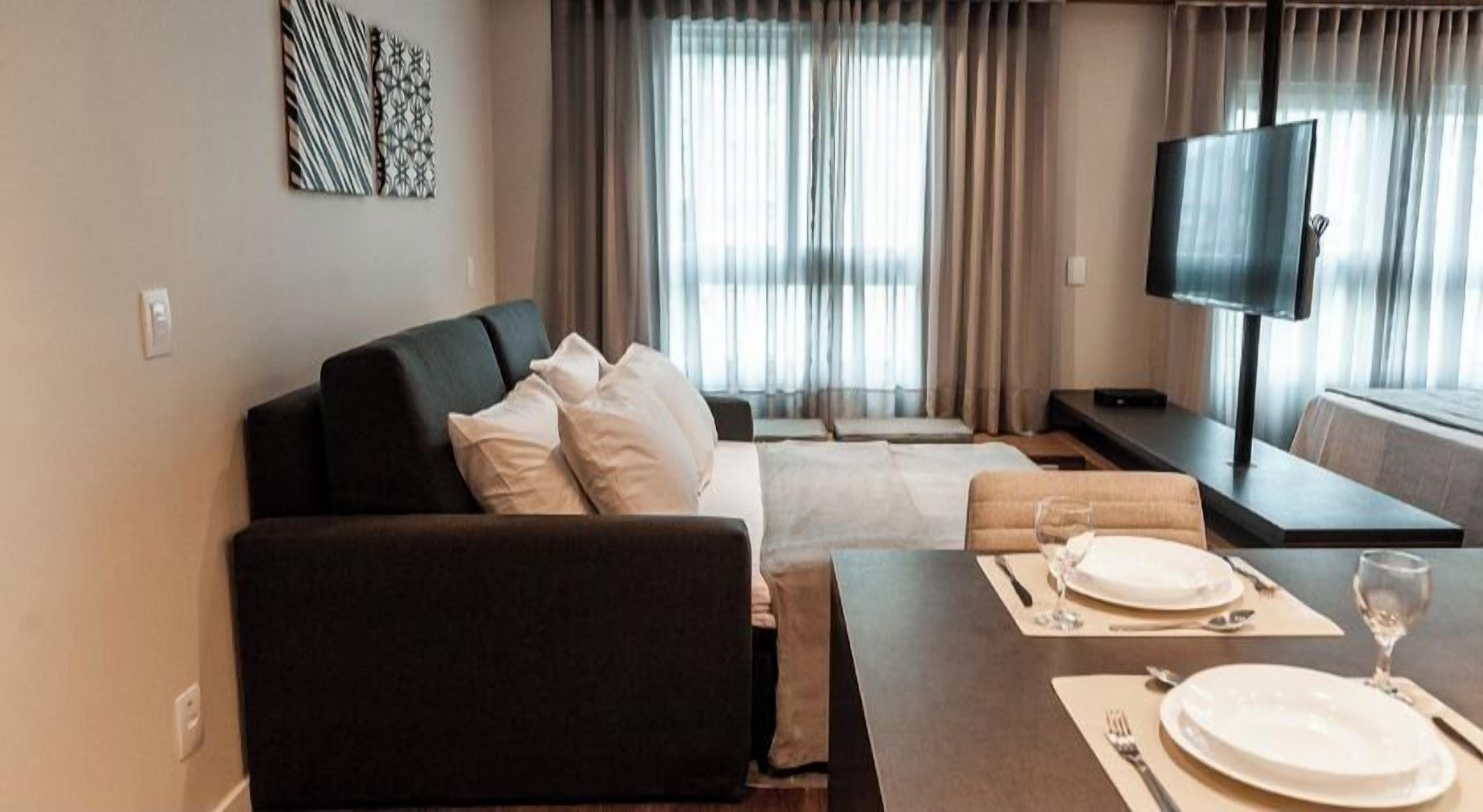 deluxe studio | minibar, in-room safe, desk, laptop workspace