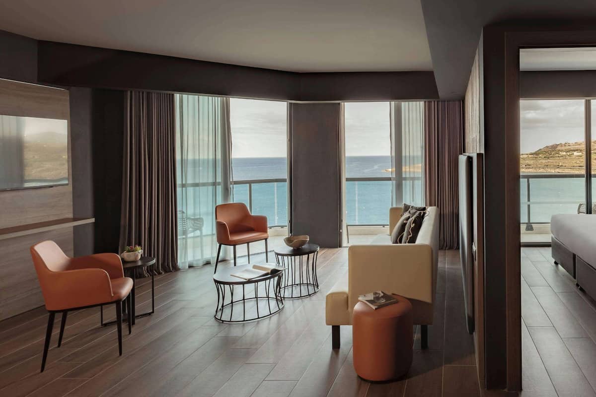 Junior Suite, 1 King Bed, Sea View | 1 bedroom, minibar, in-room safe, blackout drapes