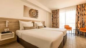 Minibar, in-room safe, blackout curtains, iron/ironing board - AX ODYCY Hotel (St. Paul's Bay)