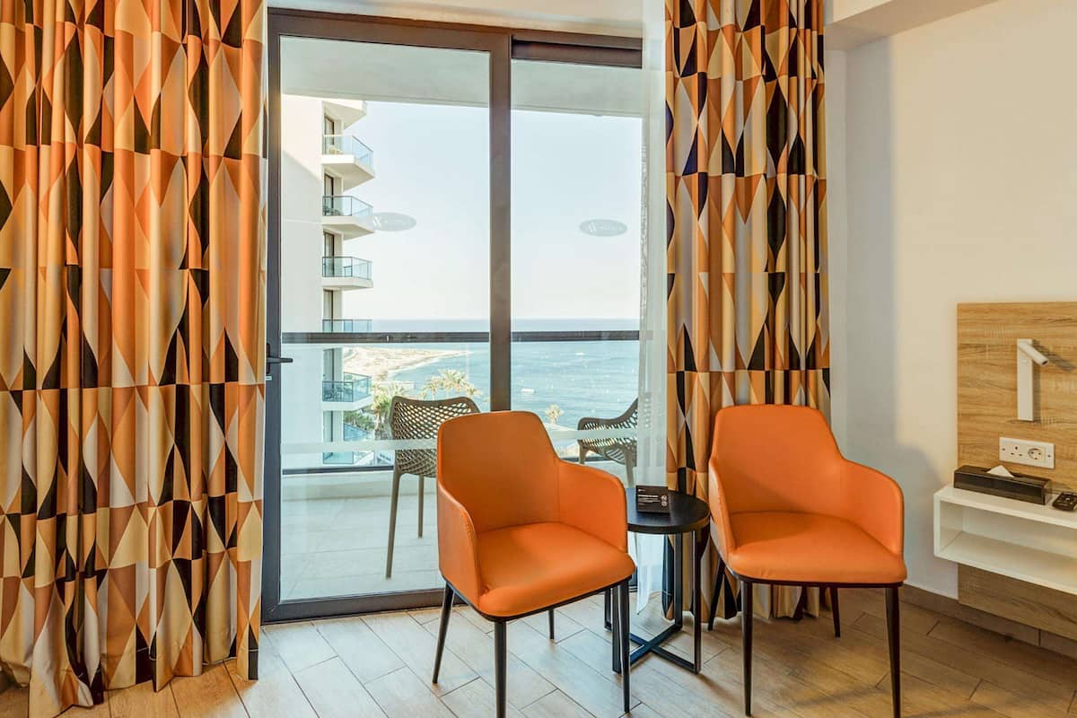 comfort double or twin room, sea view | 1 bedroom, minibar, in-room safe, blackout curtains