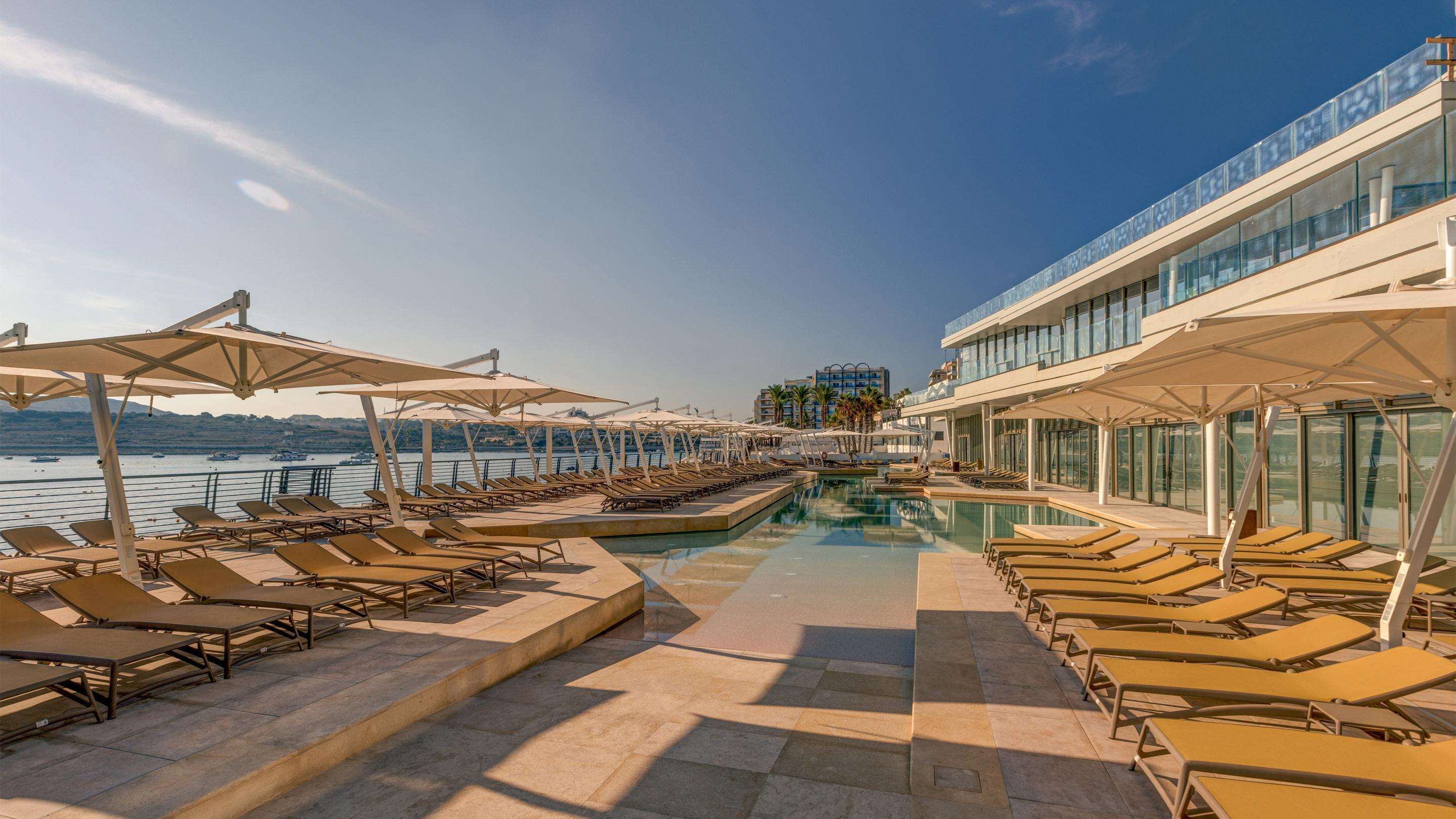 Indoor pool, 2 outdoor pools, free cabanas, pool umbrellas