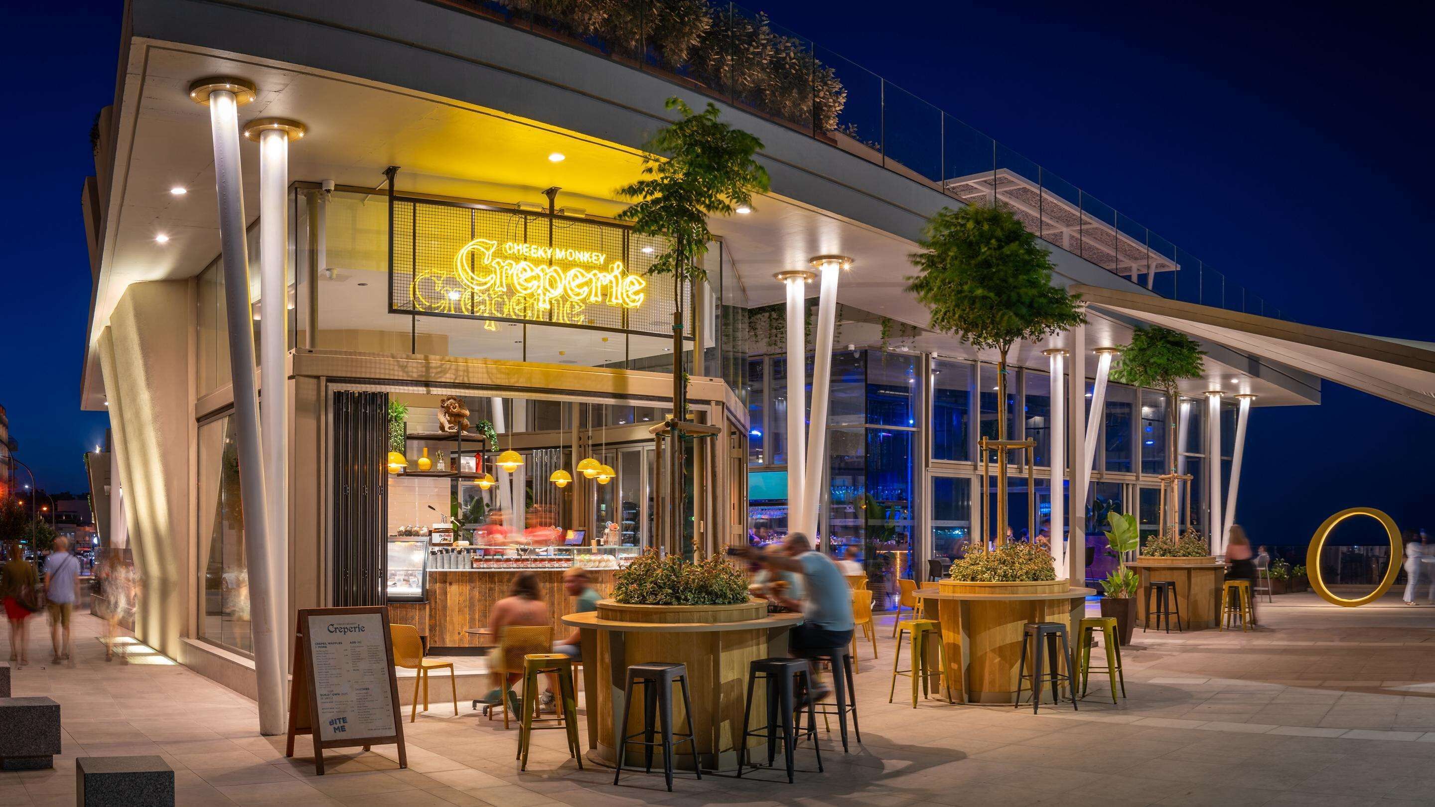 5 restaurants, breakfast, lunch, dinner served; international cuisine