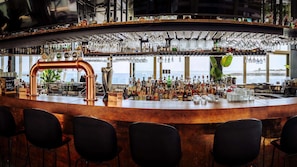 4 bars/lounges, 2 poolside bars - AX ODYCY Hotel (St. Paul's Bay)
