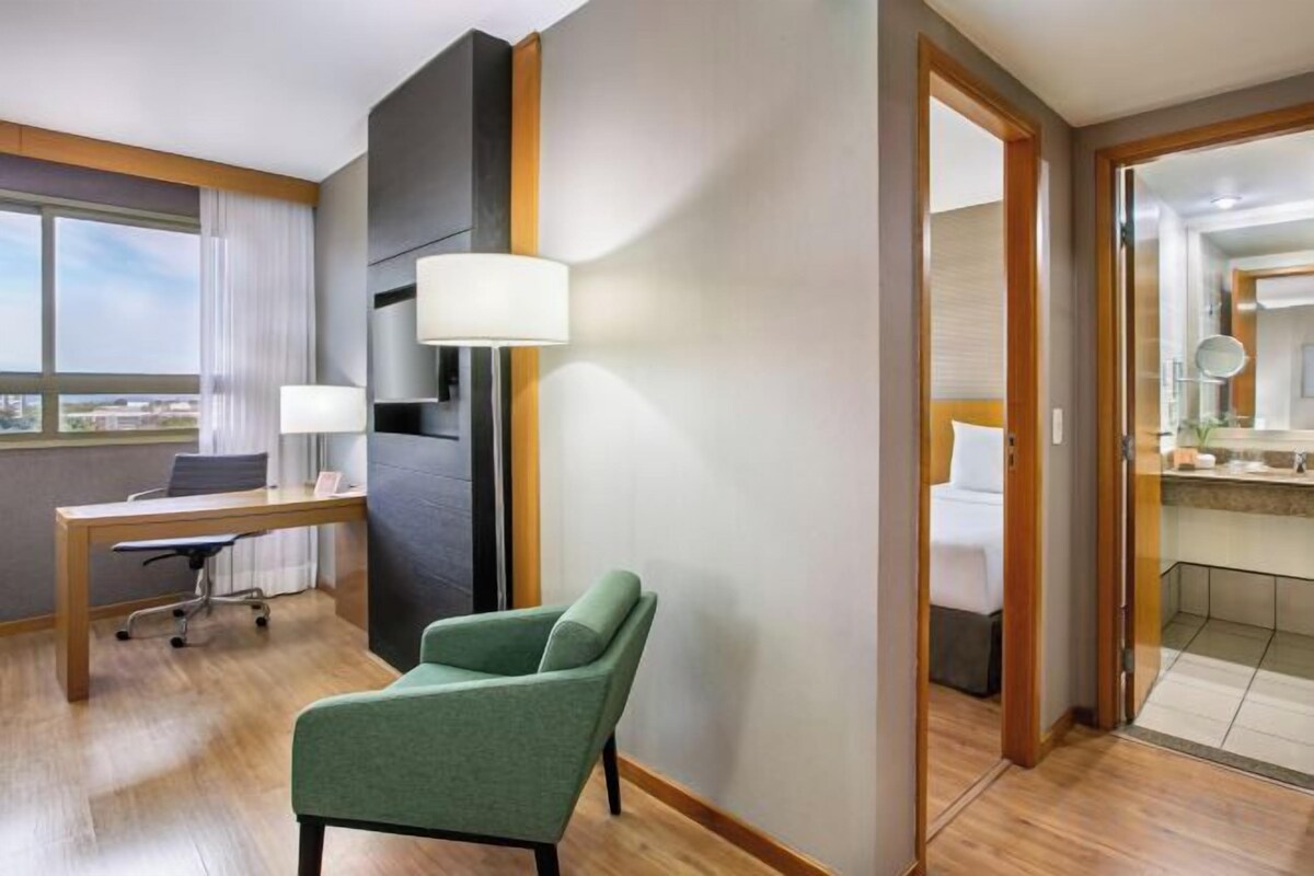Allergikerbettwaren, Minibar, Zimmersafe, Schreibtisch