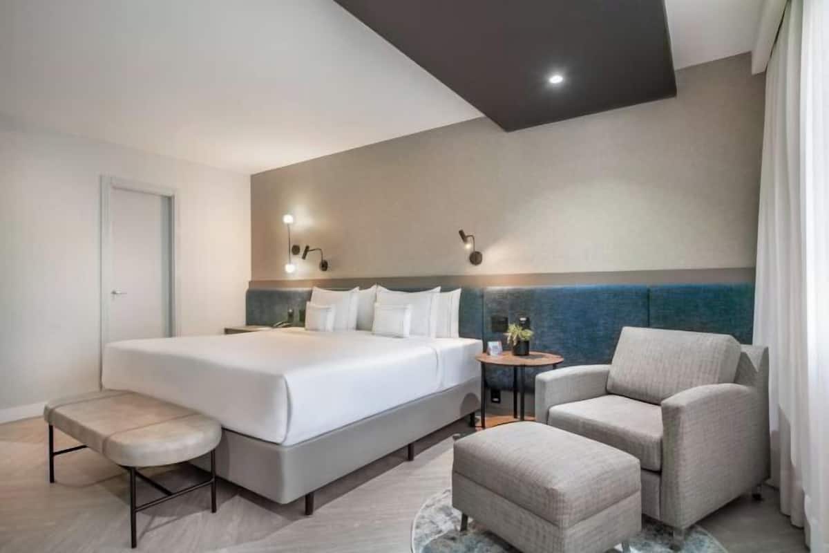 防过敏的被褥、迷你吧、客房内保险箱、办公桌