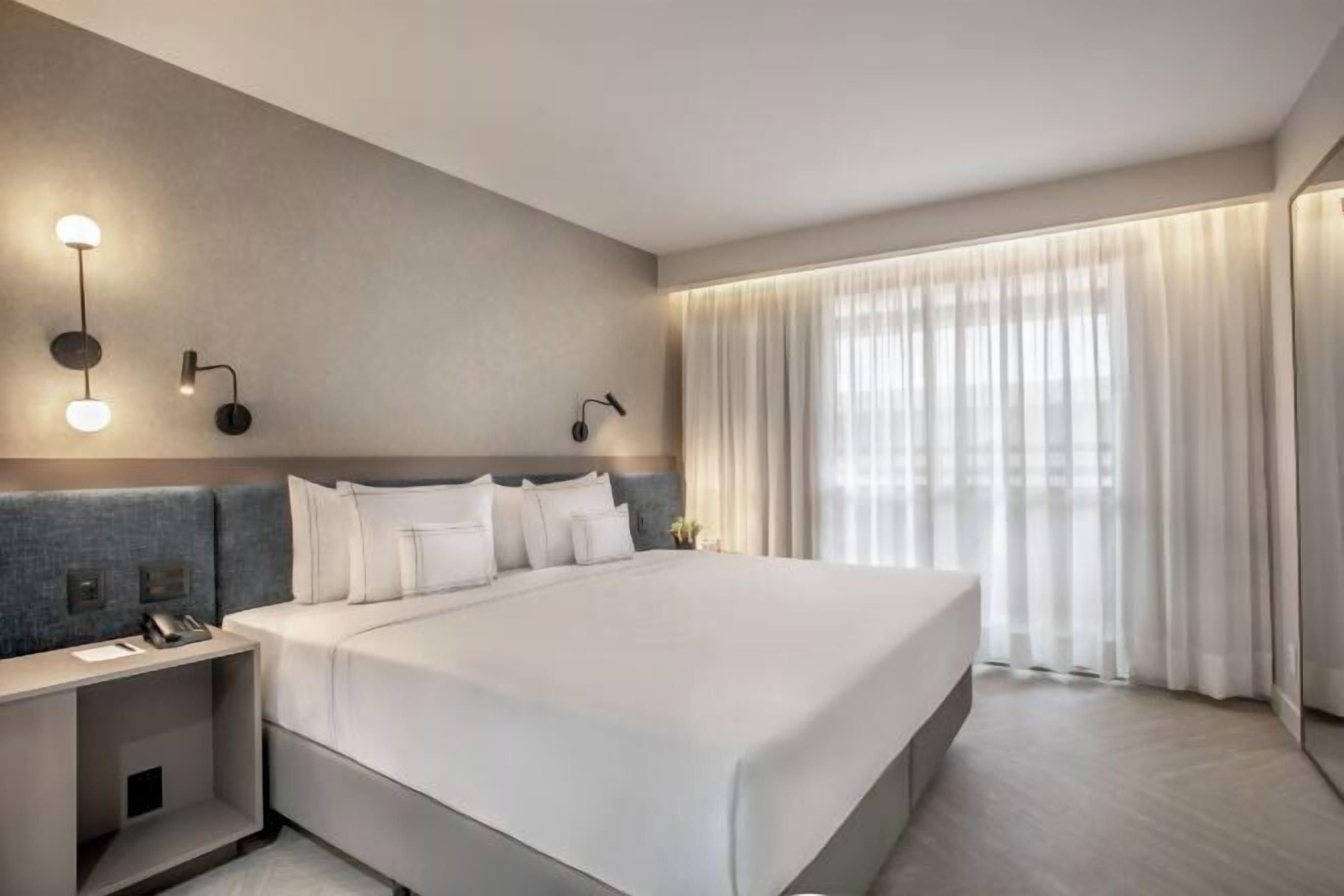 Hypo-allergenic bedding, minibar, in-room safe, desk