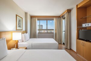 Suite estudio | Ropa de cama hipoalergénica, minibar, caja fuerte y escritorio