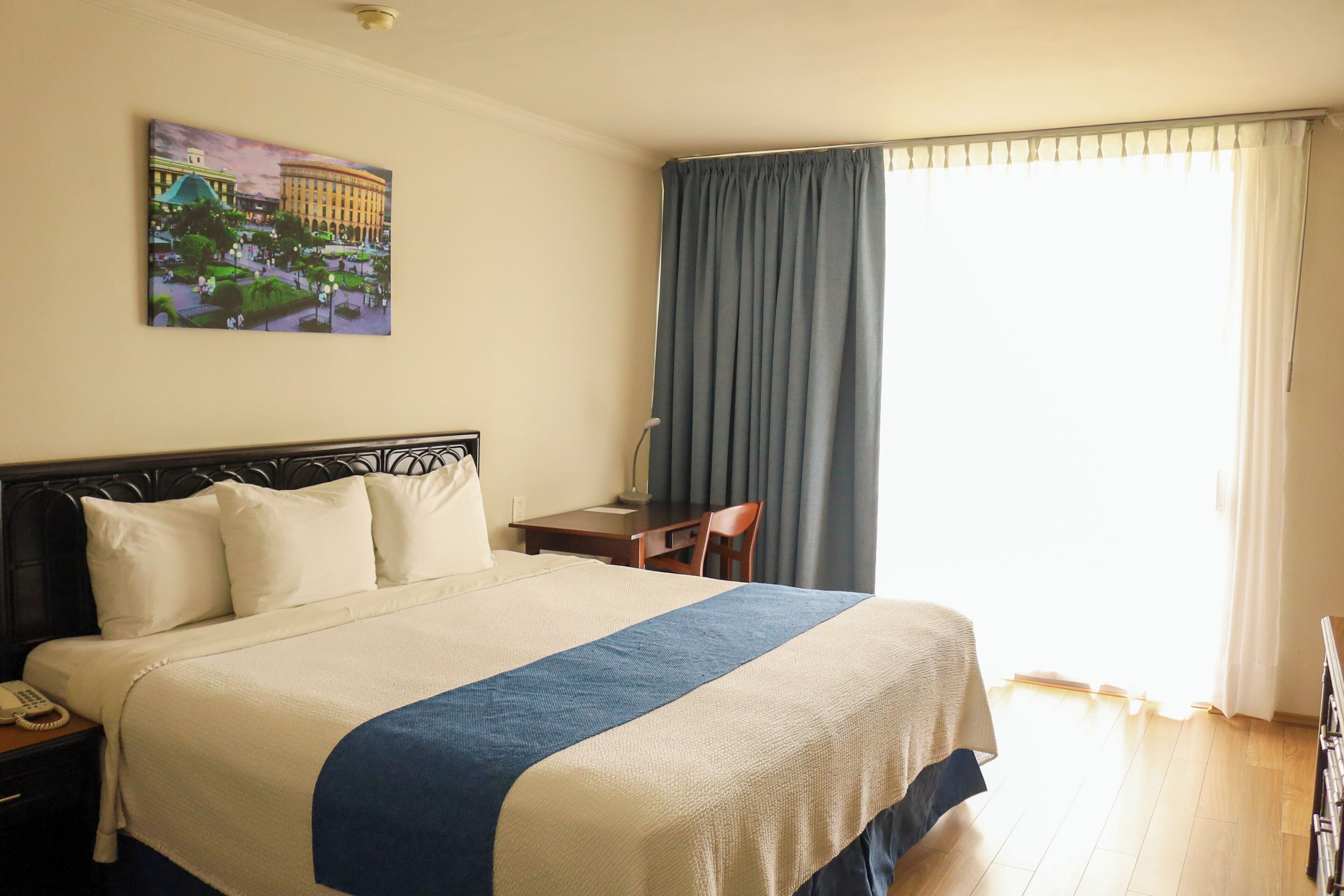 grand single room | 1 bedroom, in-room safe, desk, laptop workspace
