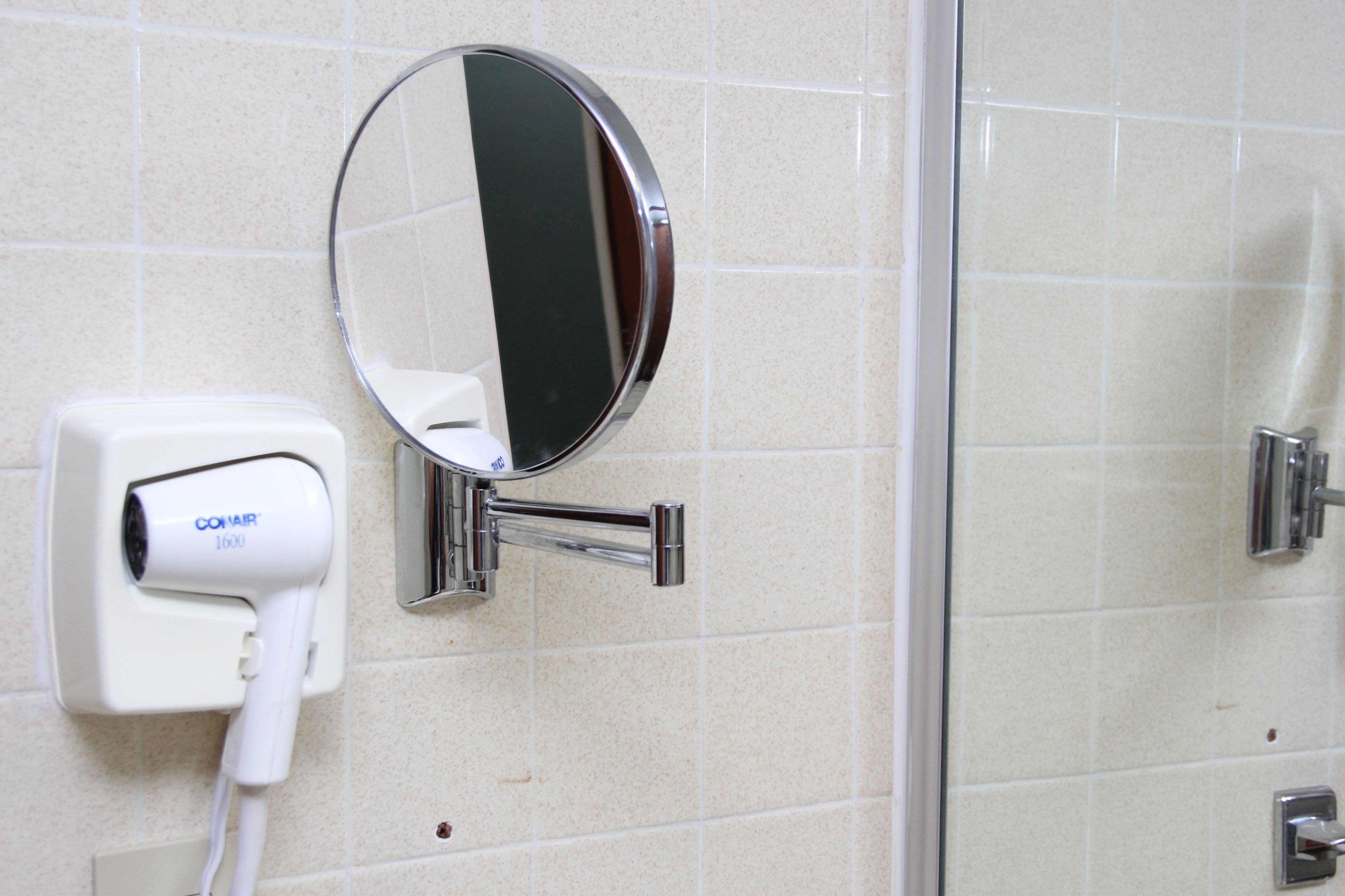 grand double room | bathroom | combined shower/bathtub, free toiletries, hair dryer, towels