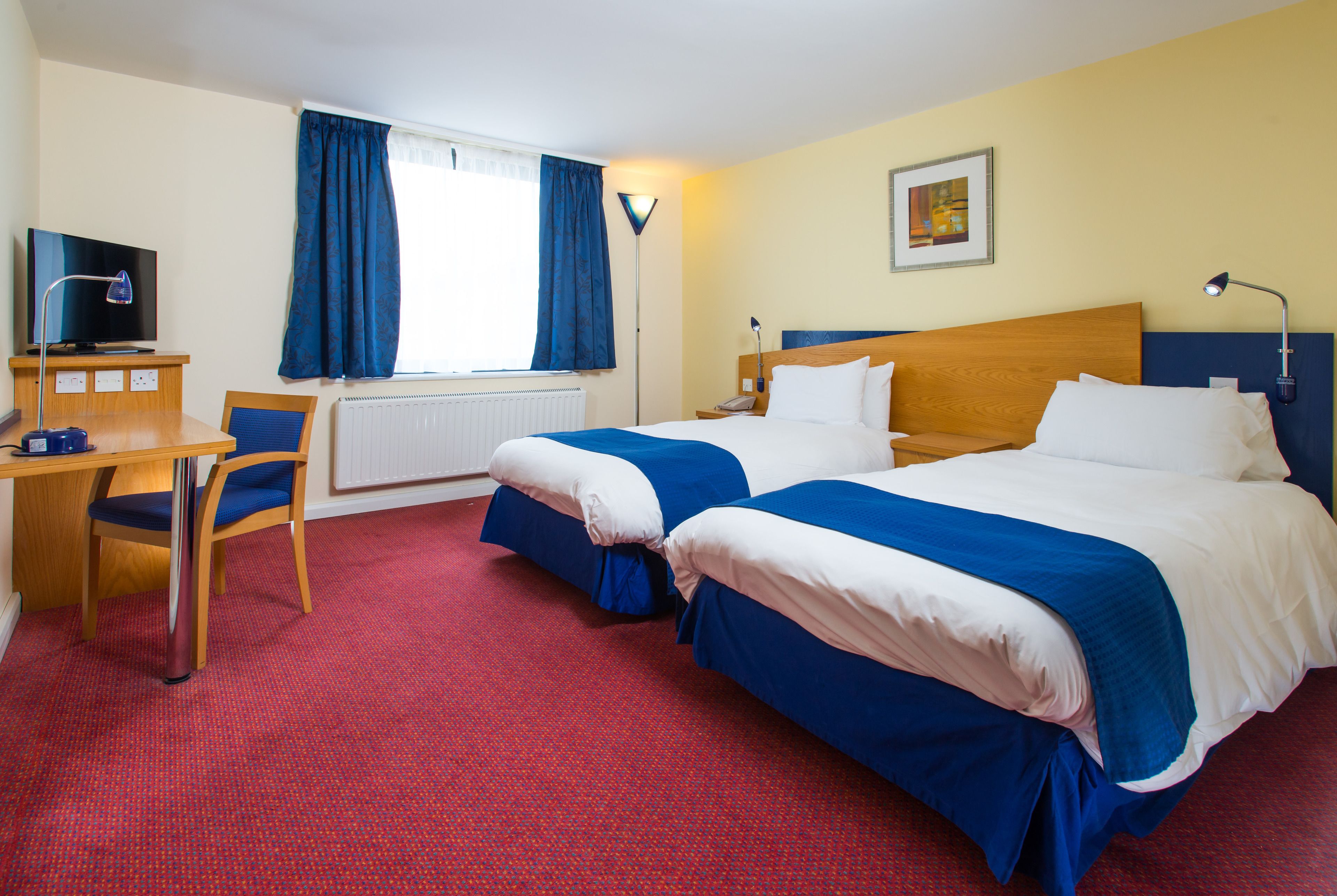 standard room, 2 single beds, accessible (with free hot breakfast) | in-room safe, desk, iron/ironing board, free cots/infant beds
