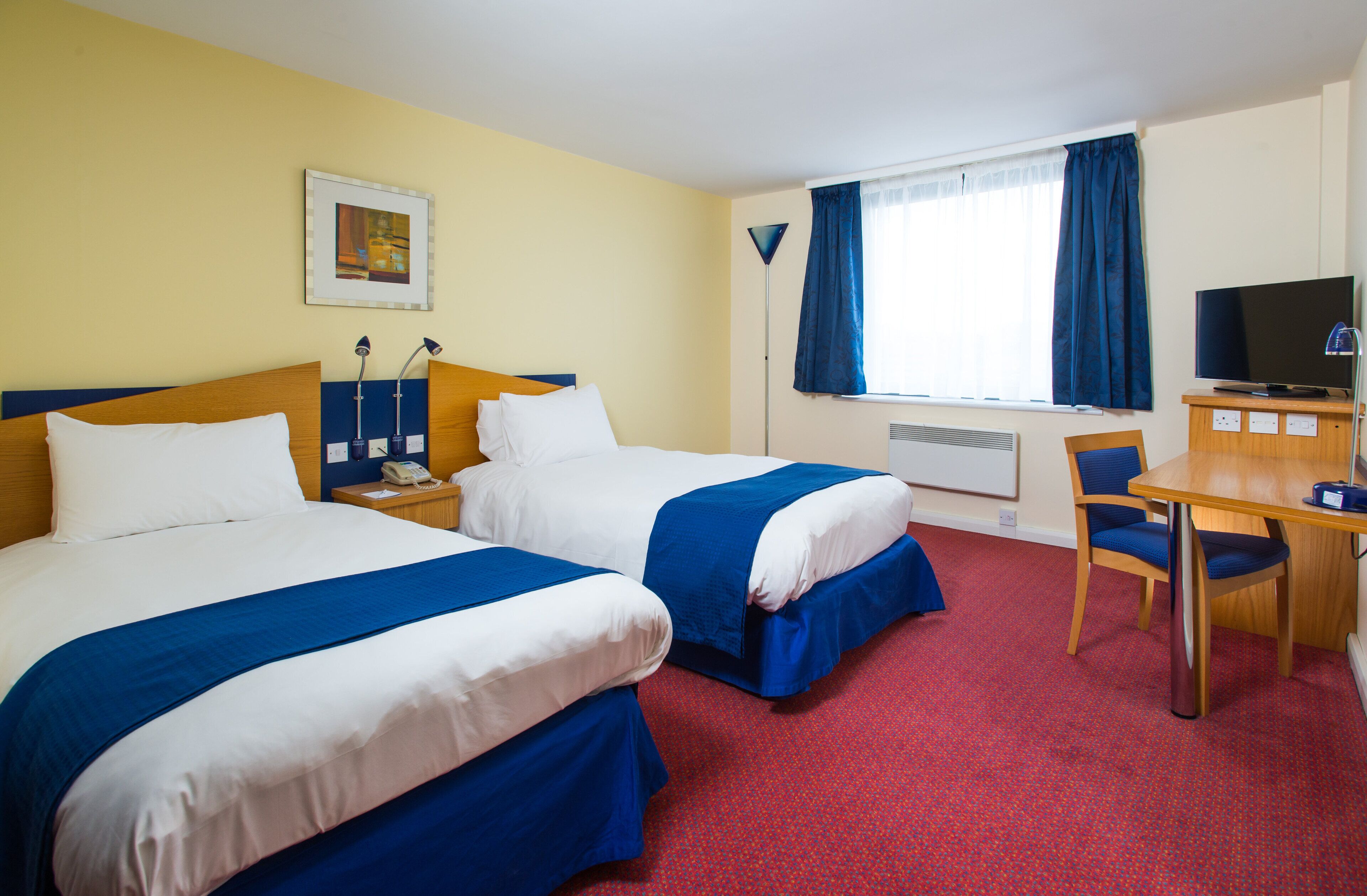 standard room, 2 single beds (with free hot breakfast) | in-room safe, desk, iron/ironing board, free cots/infant beds
