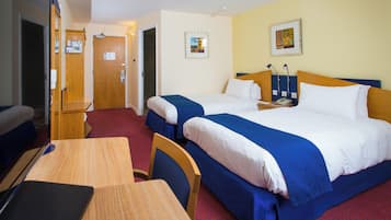 Kamar Standar, 2 Tempat Tidur Twin (Free Hot Breakfast) | Meja kerja, setrika/meja setrika, dan tempat tidur bayi gratis