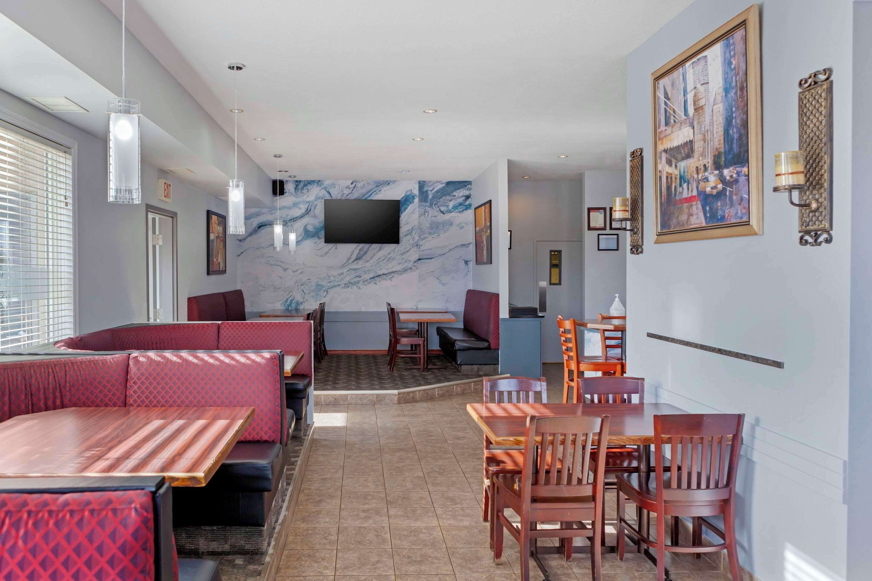 breakfast, lunch and dinner served