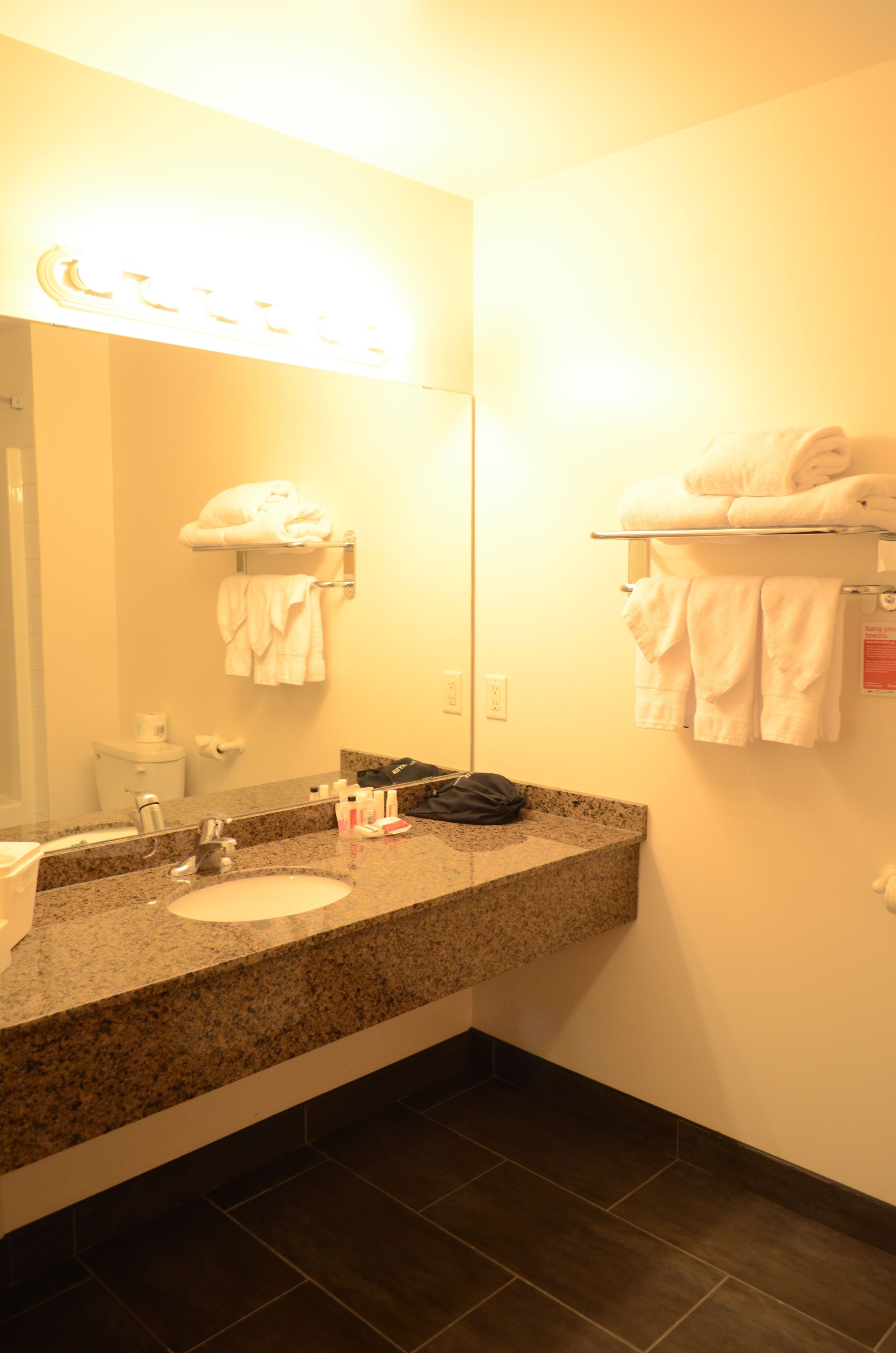 room, 1 queen bed, accessible | bathroom | combined shower/bathtub, free toiletries, hair dryer, towels