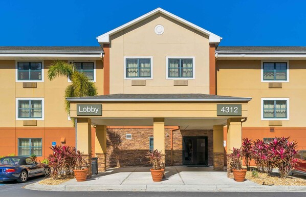 A hotel with a beige facade, a covered lobby area, and numbered address 4312. - Extended Stay America Suites Tampa Airport Spruce Street (Tampa)