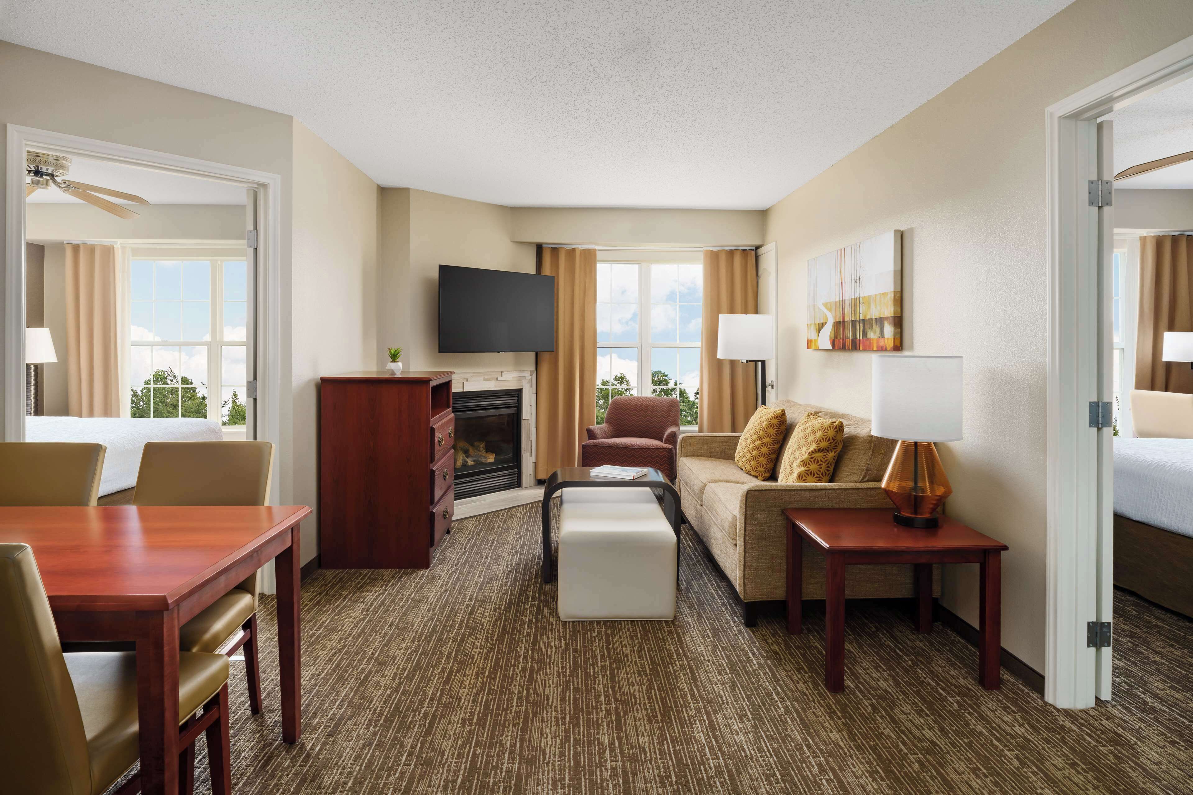 37-tommu LCD-sjónvarp með kapalrásum, sjónvarp.