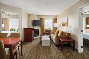 Televisión LCD de 37 pulgadas con canales por cable, una televisión