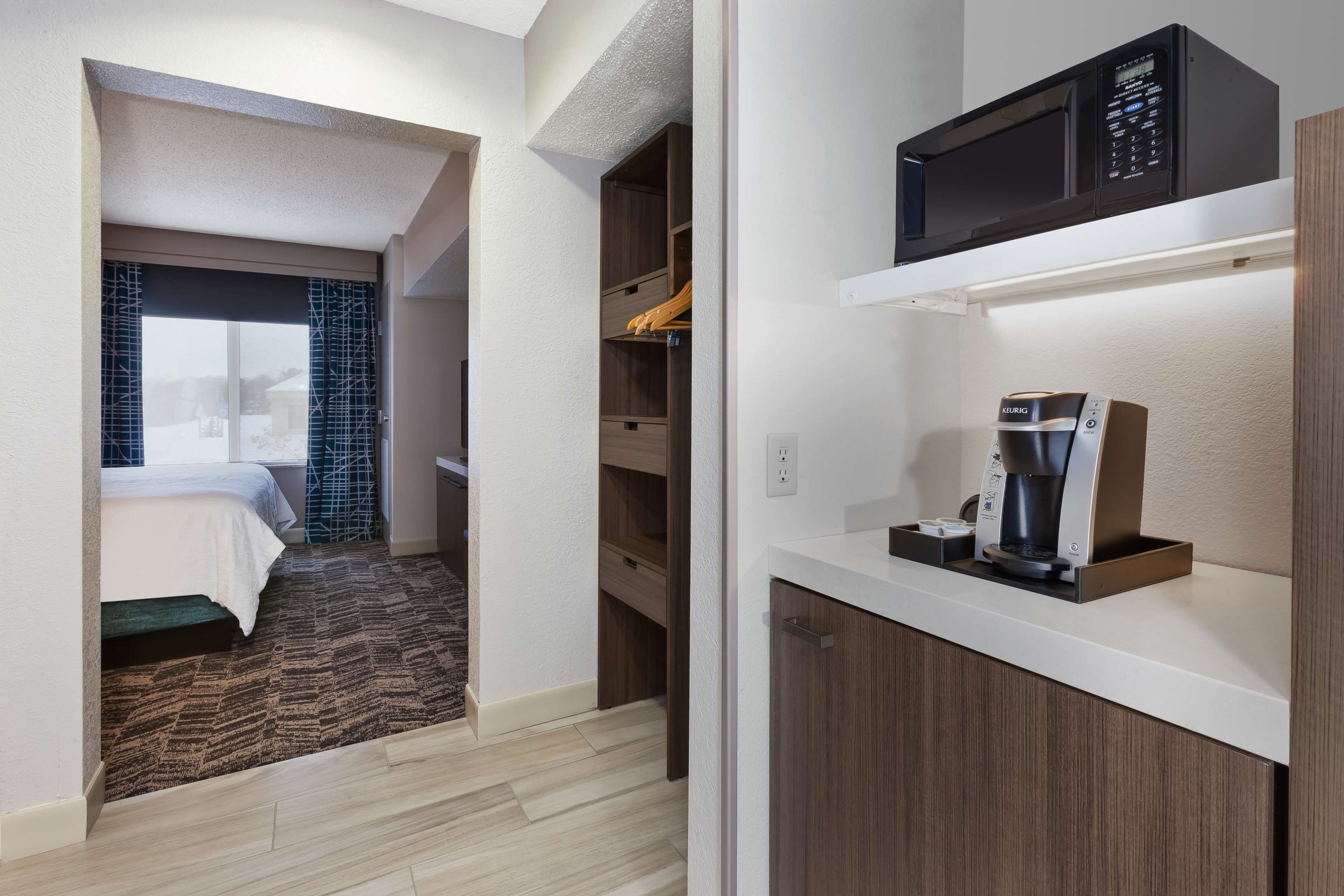 1 King Bed Junior Suite | Minibar