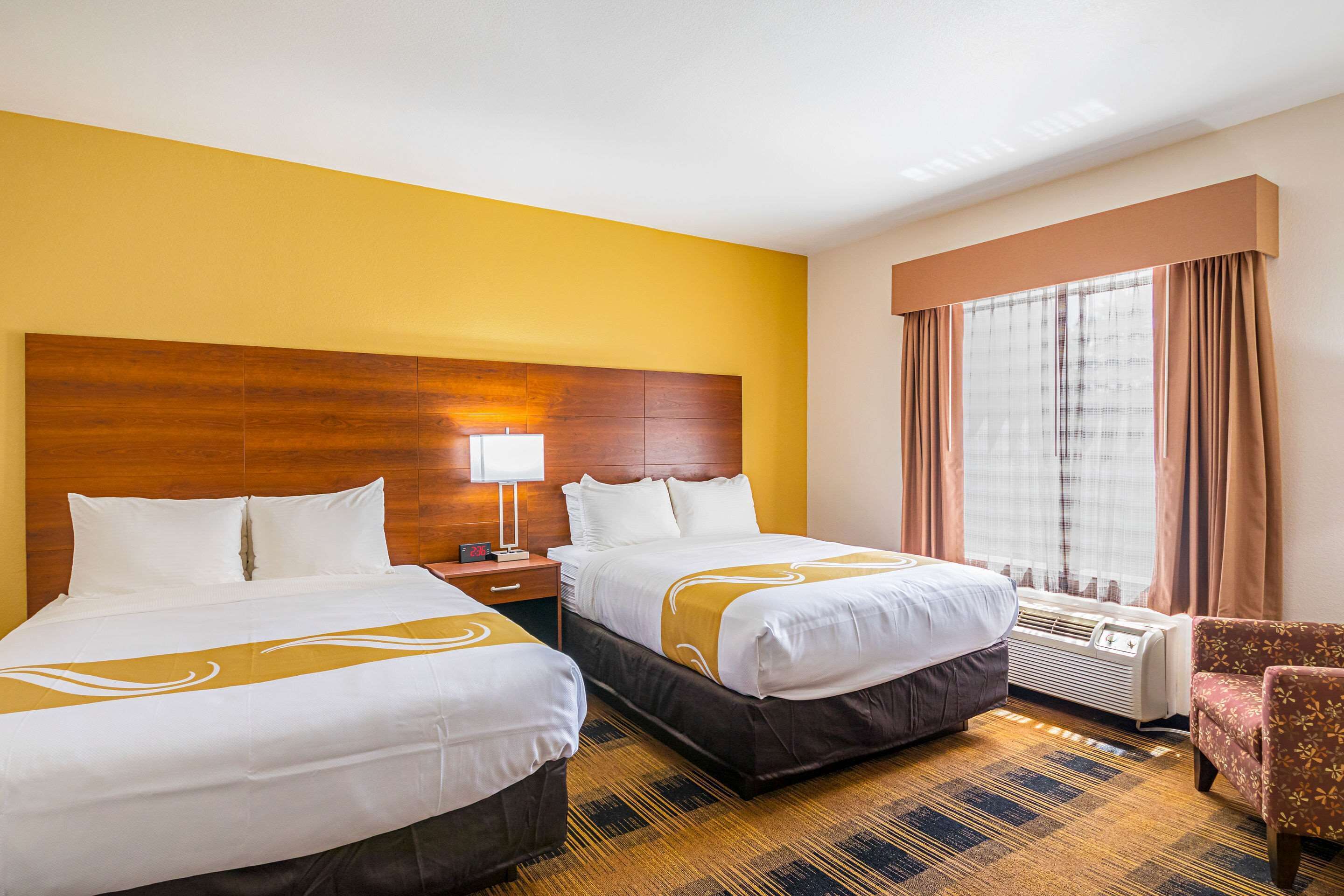 egyptian cotton sheets, premium bedding, down duvets, in-room safe