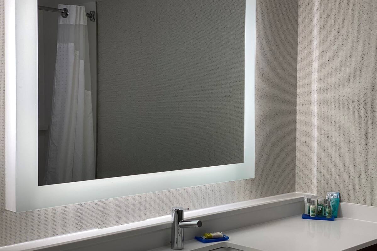 combined shower/bathtub, deep-soaking bathtub, rainfall showerhead