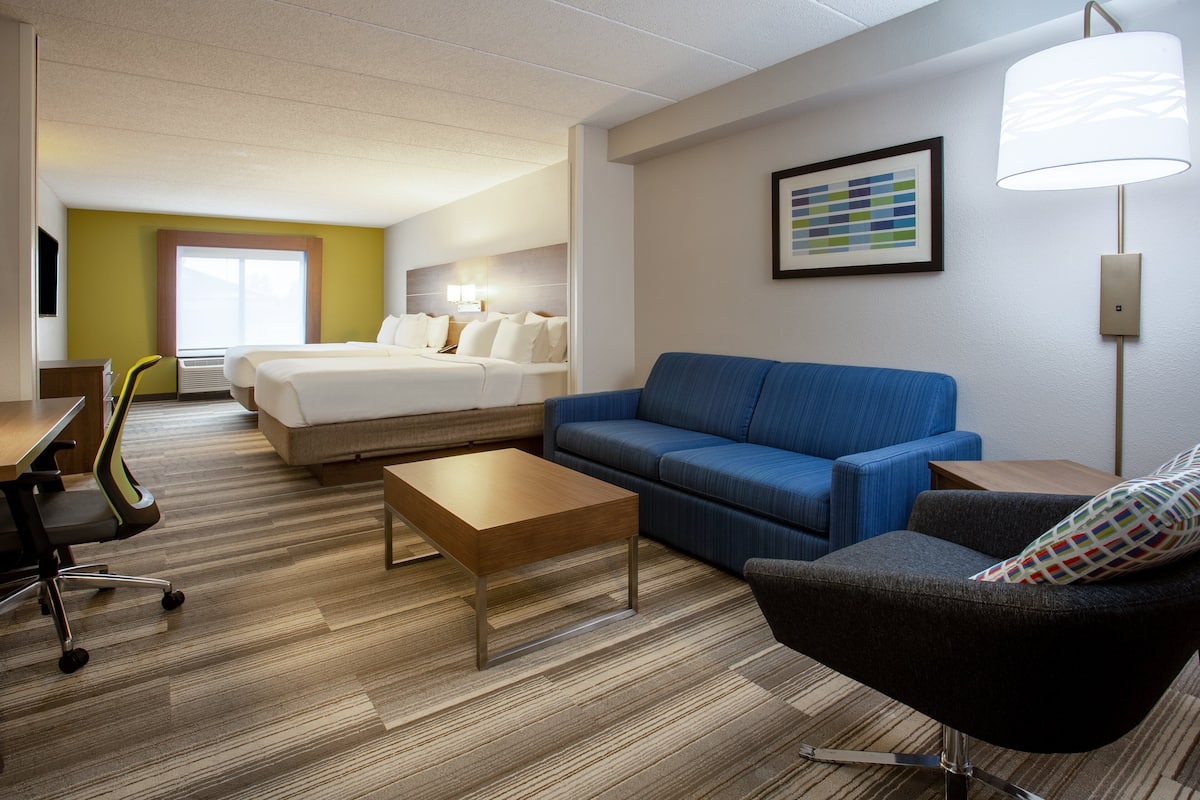Premium bedding, pillow-top beds, in-room safe, desk