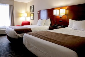 Habitación básica doble, 2 camas matrimoniales, para no fumadores | 1 habitación, ropa de cama de alta calidad y escritorio 