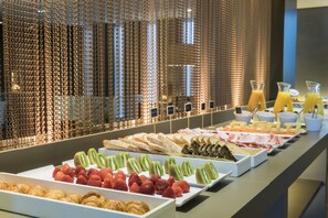 Daily buffet breakfast (EUR 15.40 per person)