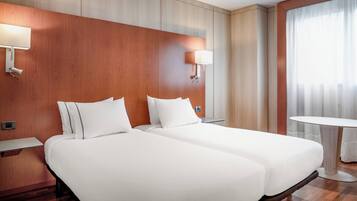 Standard Room, 2 Twin Beds | Minibar, in-room safe, desk, blackout drapes