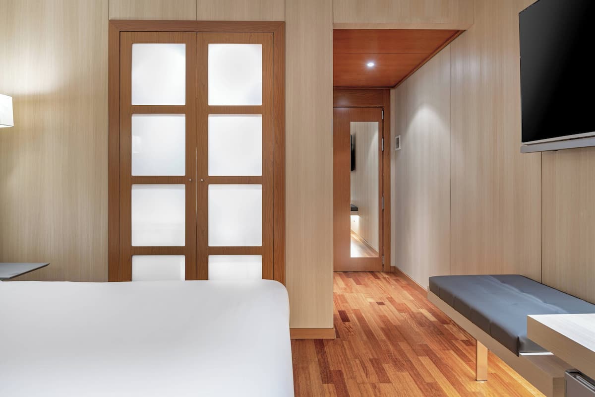 minibar, in-room safe, desk, blackout curtains