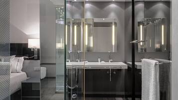 Asciugacapelli, bidet, asciugamani