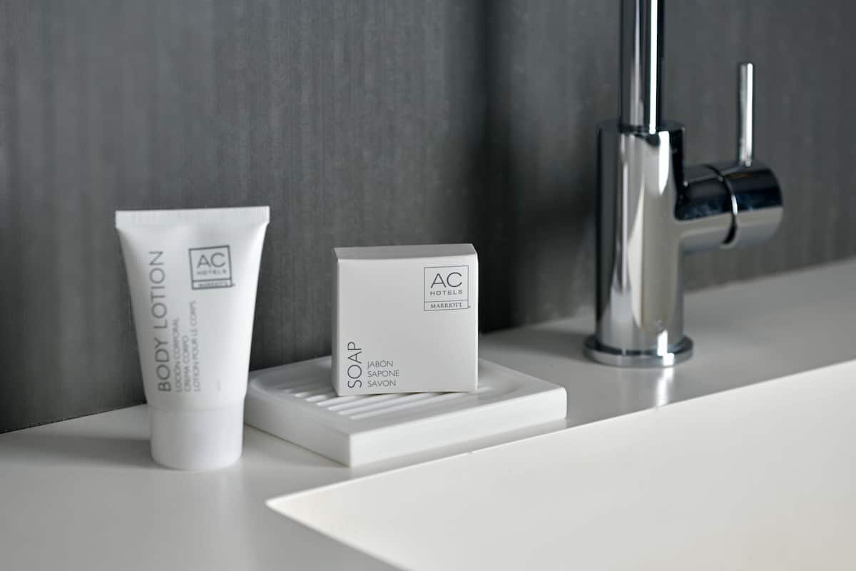 hair dryer, bidet, towels