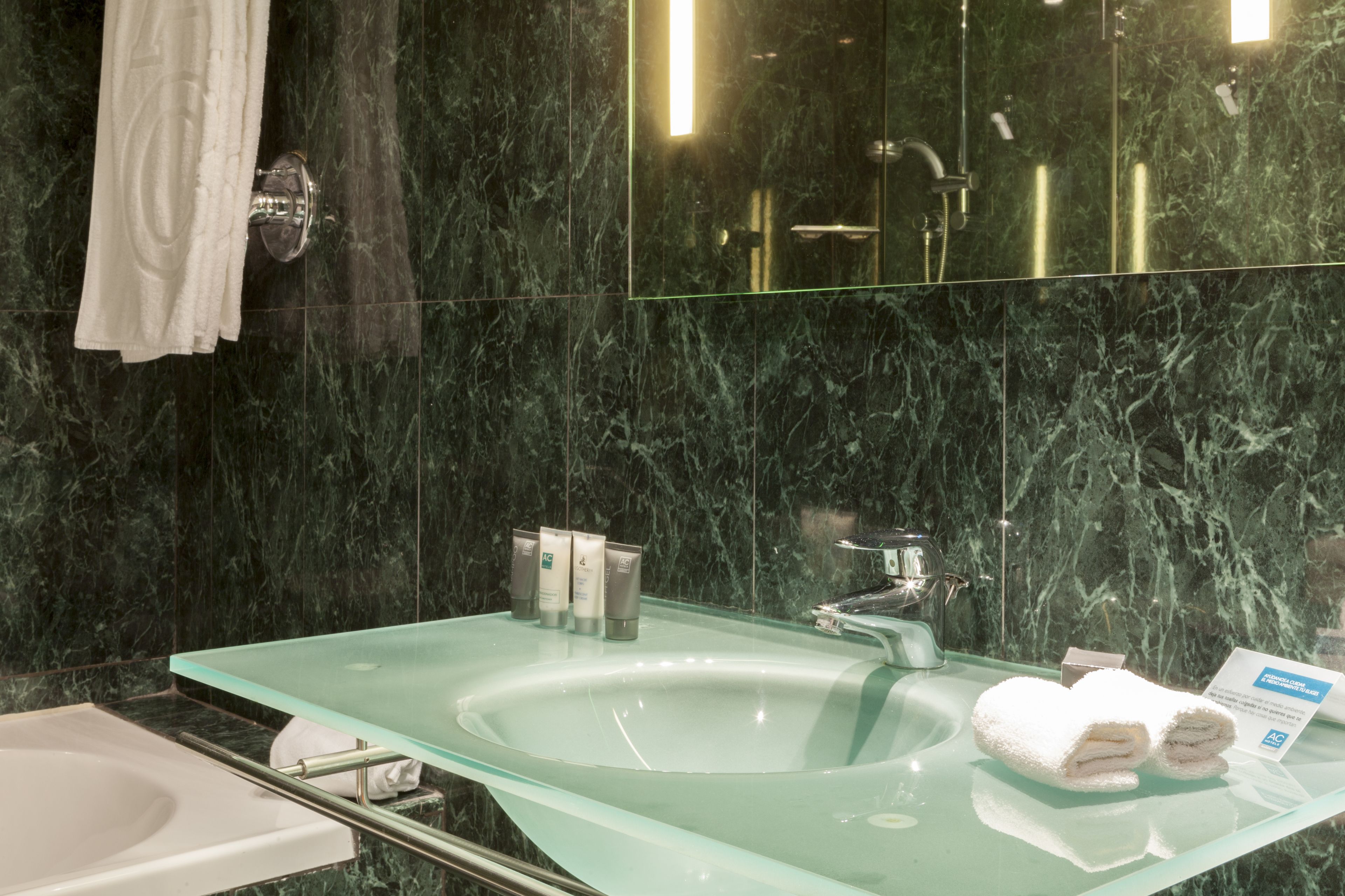 standard room, 1 queen bed | bathroom sink